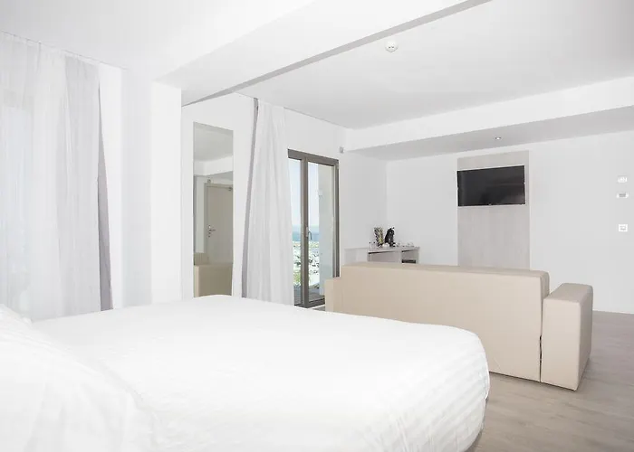 Готель Llaut Boutique (adults Only)