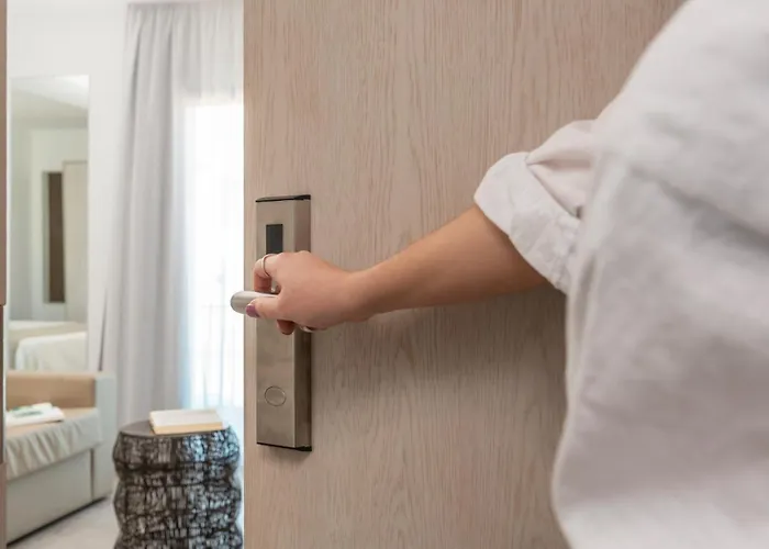 Llaut Boutique (adults Only) ホテル 4*