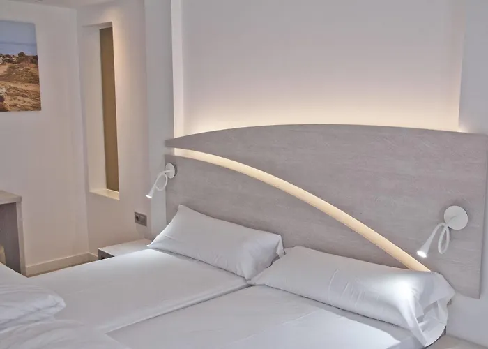 Готель Llaut Boutique (adults Only)