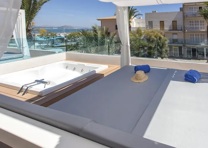 Hotel Llaut Boutique 4*